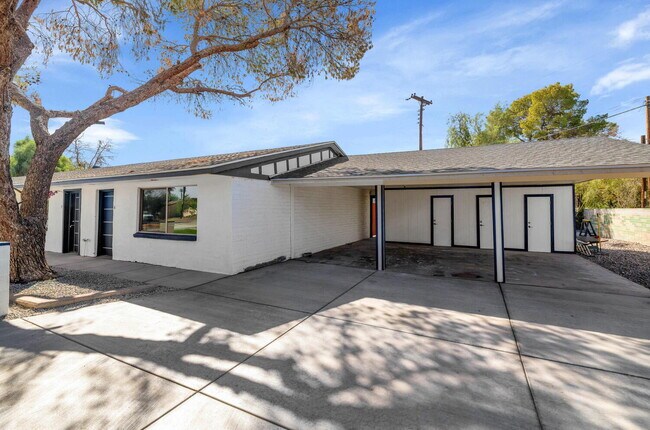 Building Photo - Remodeled 1BR with Private Yard + $400 Gift Card – Move In Today
