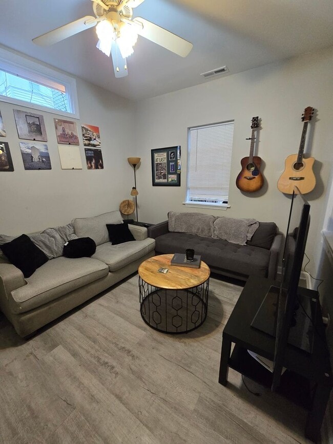 Building Photo - 72A