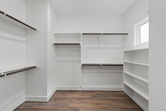 Building Photo - 216 E 31st 1/2 St