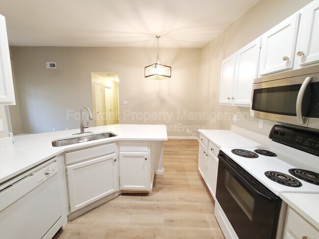 Building Photo - 5717 Lochmoor