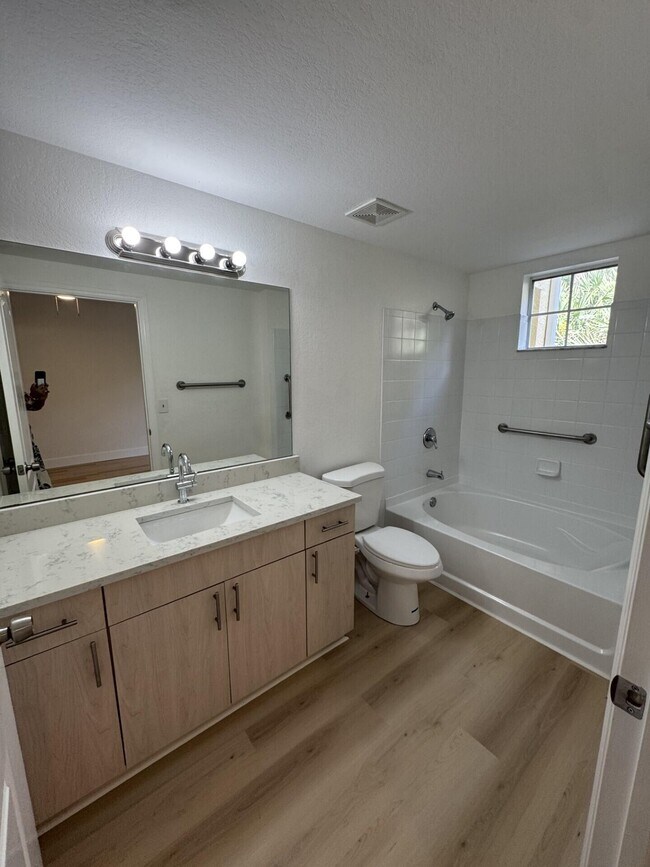 Building Photo - 110 SW Peacock Blvd