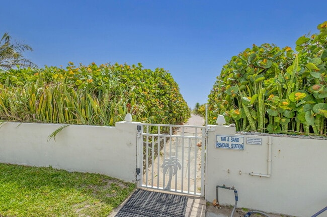 Building Photo - 3640 N Ocean Dr