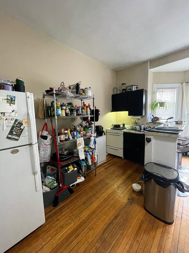 Kitchen - 136 N 50th St