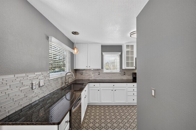 Building Photo - 22015 E Jamison Pl