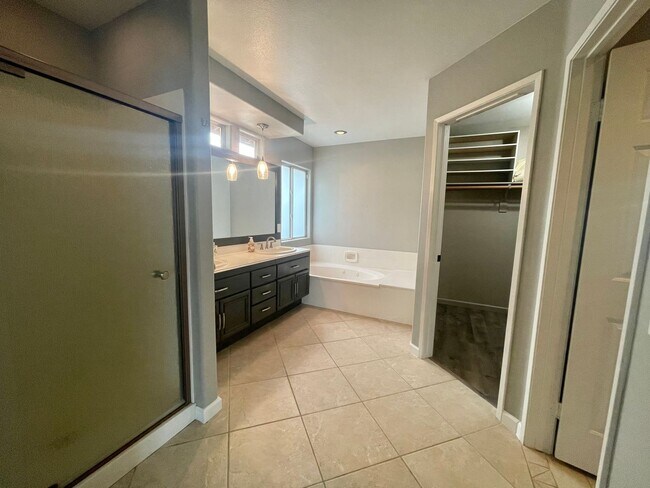 Building Photo - COMING SOON!!! Beautiful 3 Bedroom, 2 Bathroom + Den Residence in the Heart of La Quinta!