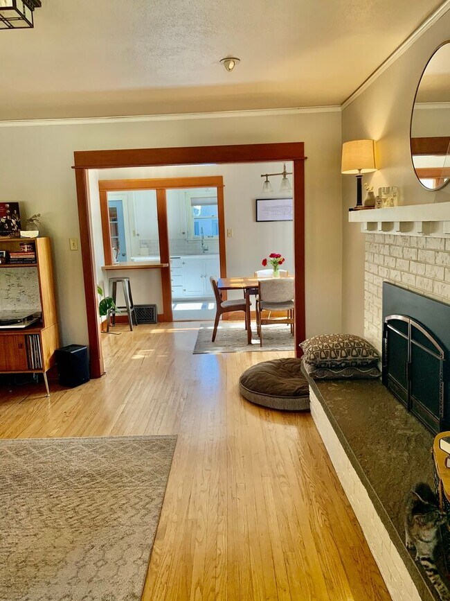 Building Photo - Charming 3 Bed, 2 Bath Craftsman in Missoula’s Coveted University Area