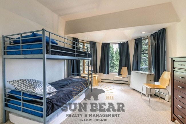 Building Photo - Beautiful Home w Peek Lakeview!