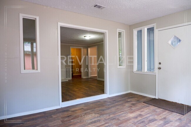 Building Photo - 7846 Roberson St