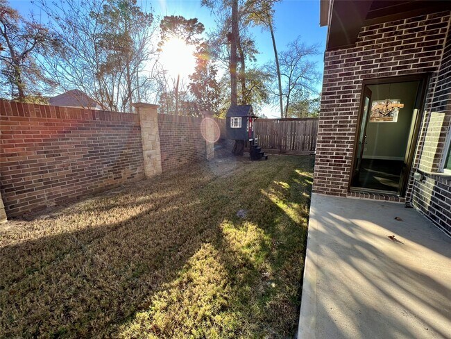 Building Photo - 547 Kingston Ln