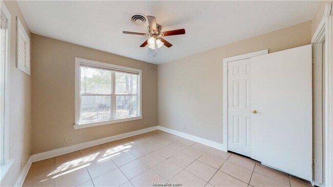 Building Photo - 202 Walton Dr