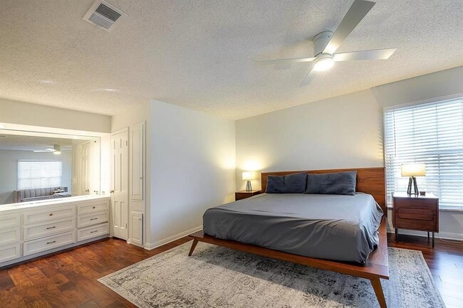Building Photo - 6106 Cherrylawn Cir
