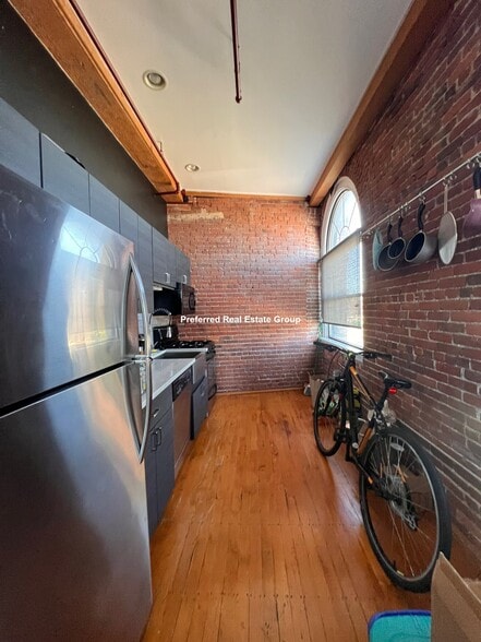 Primary Photo - 244 Brighton Ave