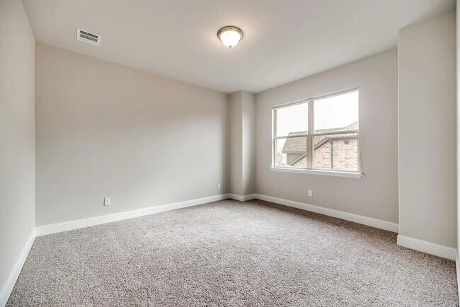 Building Photo - 412 Winding Creek Ln