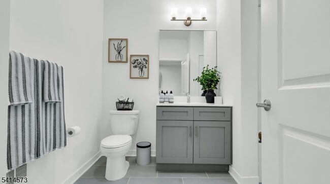 Building Photo - 47 Kossuth St