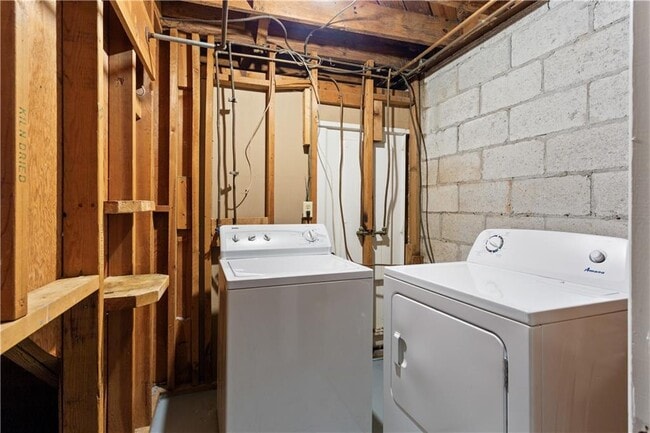 Building Photo - 3623 Lee St SE