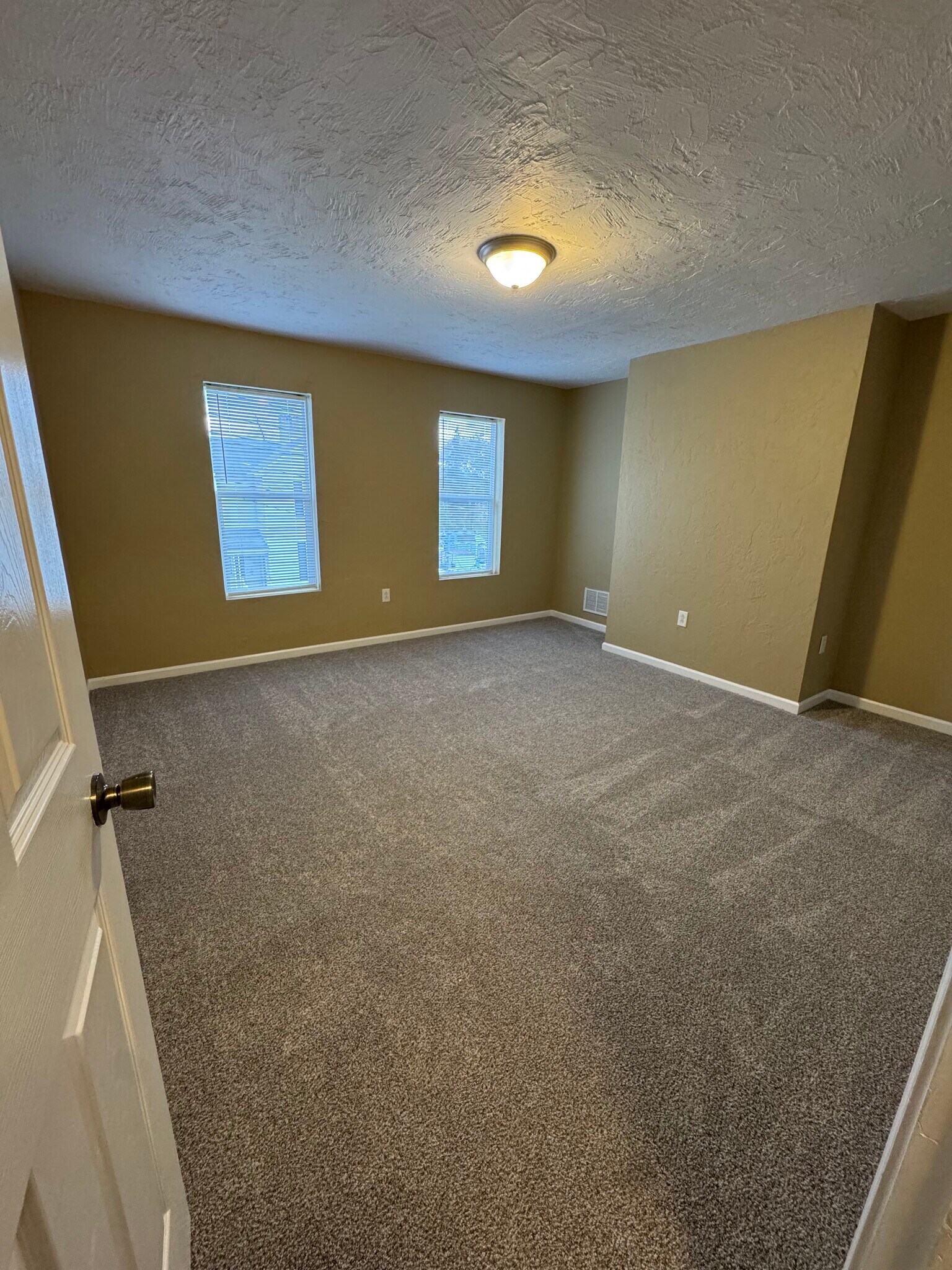 Building Photo - 114 W Berkeley St