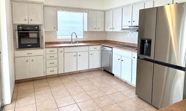 Building Photo - Waterfront Home for Rent – 2BR/2.5BA + Doc...