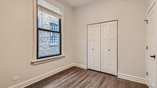 Building Photo - 4053 N Greenview Ave