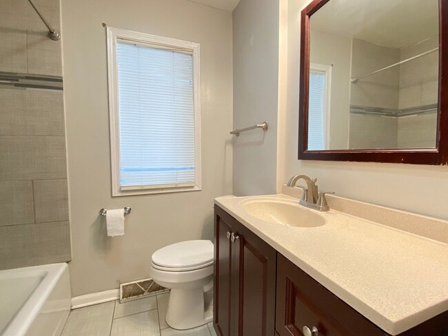 Building Photo - 3 Bedroom In Highland, IN