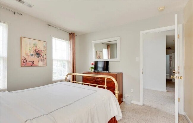 Building Photo - 420 Green Hollow Ln