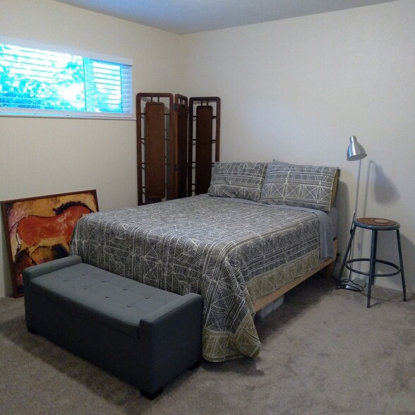 Building Photo - 450 Sky Oaks Dr