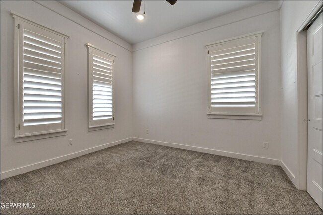 Building Photo - 218 Rutland Pl