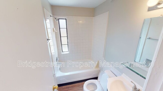 Building Photo - 550 Wiltshire Blvd
