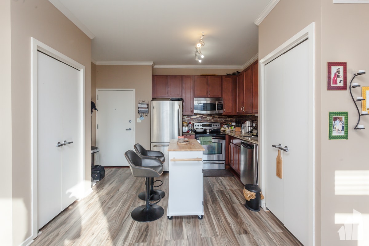 Building Photo - 1 E 8th St