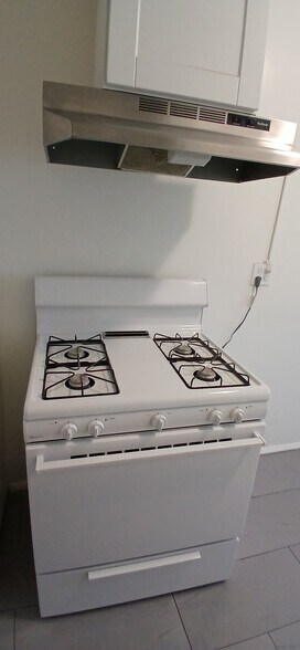 Stove - 1728 N Hollywood Way