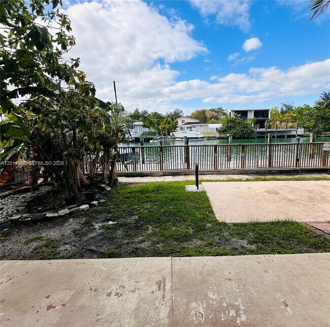 Building Photo - 2033 Calais Dr