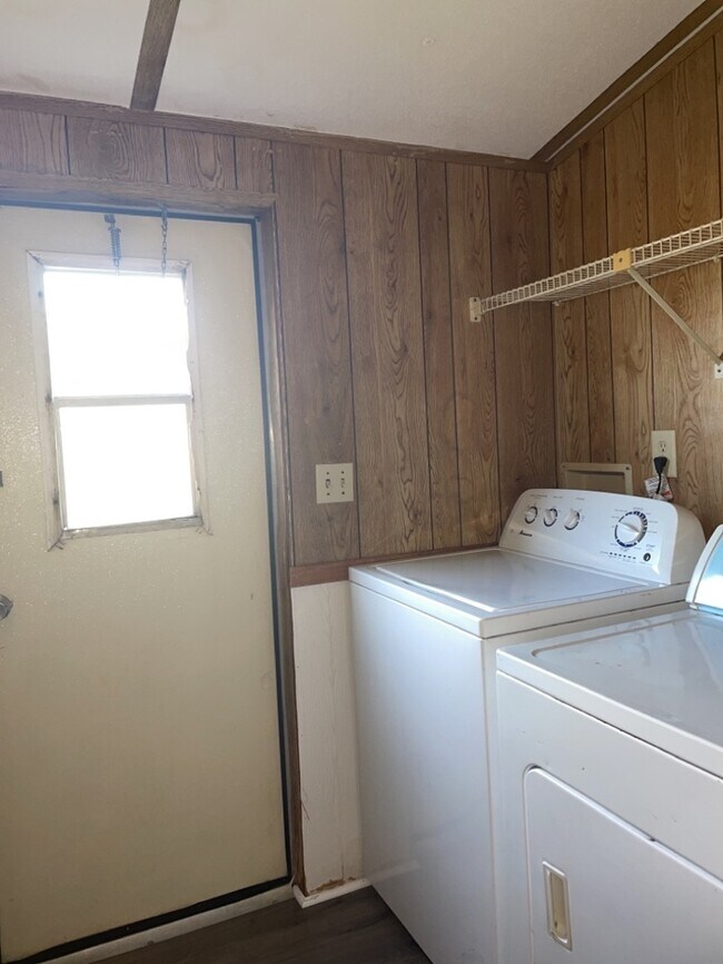 Building Photo - Mobile Home off of Augusta Rd