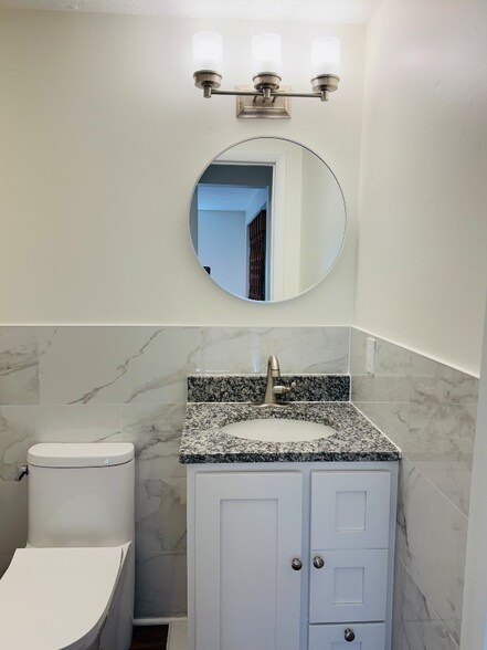 Building Photo - 5601 Sunset Dr