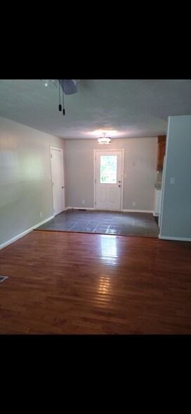 Building Photo - 219 Jim Thorpe Dr