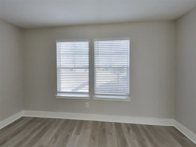 Building Photo - 21899 Pinewilde Ct