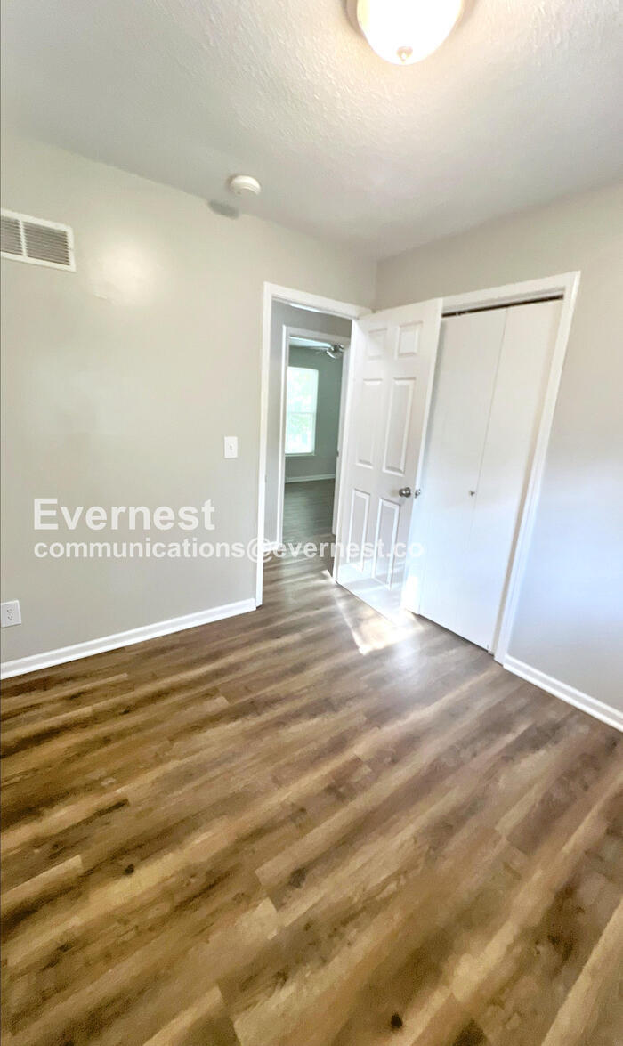 Building Photo - 1303 Michele Dr