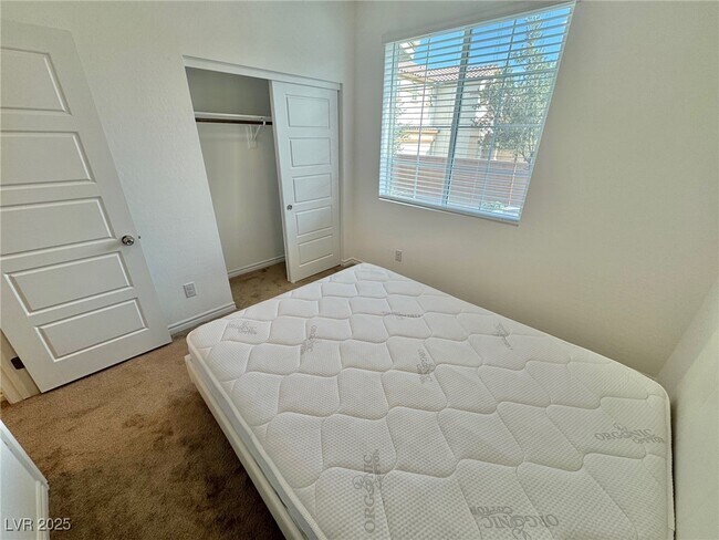 Building Photo - 20 Barbara Ln