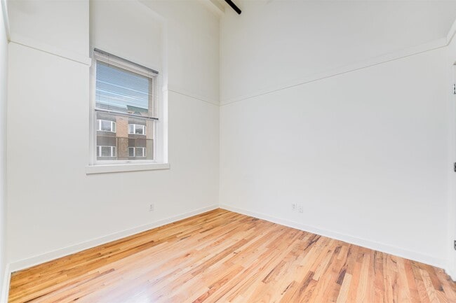 Building Photo - 716 Madison St