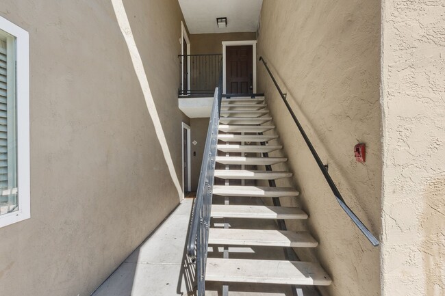 Building Photo - UPGRADED 2-BEDROOM, 1 BATH CONDO IN GATED ...