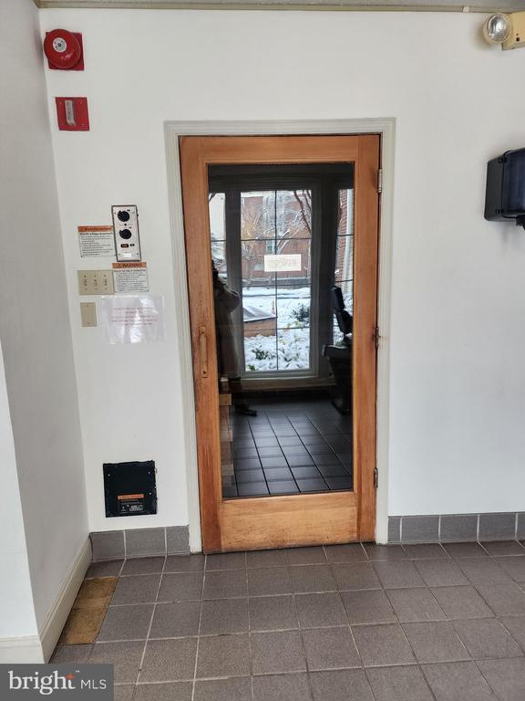 Building Photo - 1504 Lincoln Way