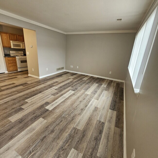Building Photo - 2 Bedroom, 1.5 Bath Townhouse w/ Garage & Huge Master Bedroom. Full Sized Washer & Dryer In Unit.