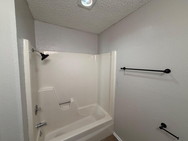 Building Photo - 9604 Elgin Ave