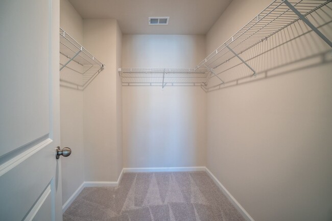 Building Photo - Stunning New Smart Home Palisades Area!