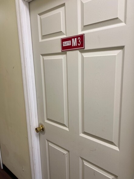 Building Photo - 133 N Gordon St