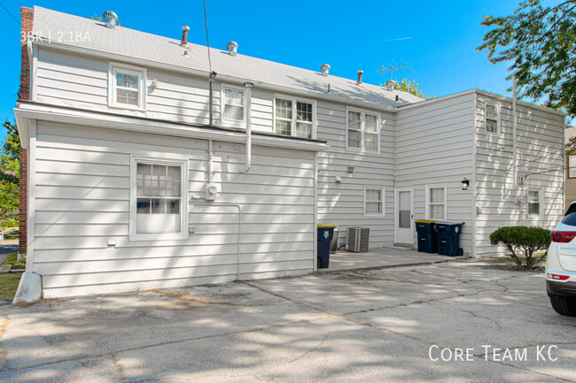 Building Photo - 629 E Meyer Blvd