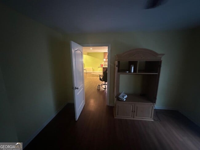 Building Photo - 61 Longwood Ct