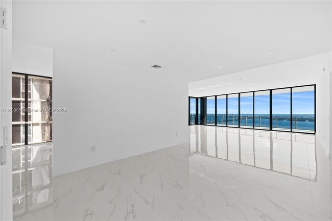 Building Photo - 700 NE 24th St