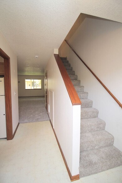 Building Photo - 470-470 W Gloucester St