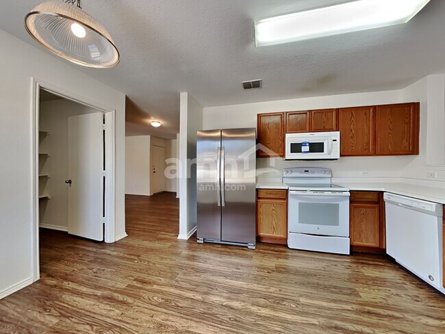 Building Photo - 5533 Parkview Hills Ln