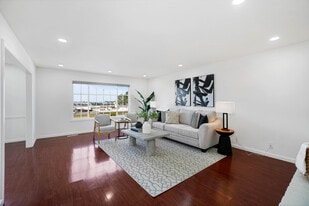 Building Photo - 584 Hillside Blvd