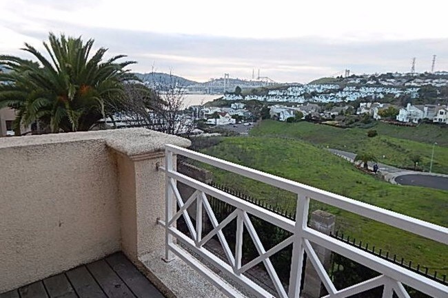 Building Photo - 104 Cam Del Sol